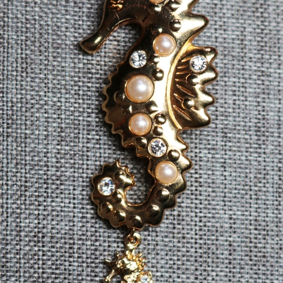 Pearl and Crystal Gold Seashorse Brooch - Picture 7 of 8